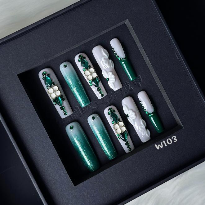 Handmade press on nail W103