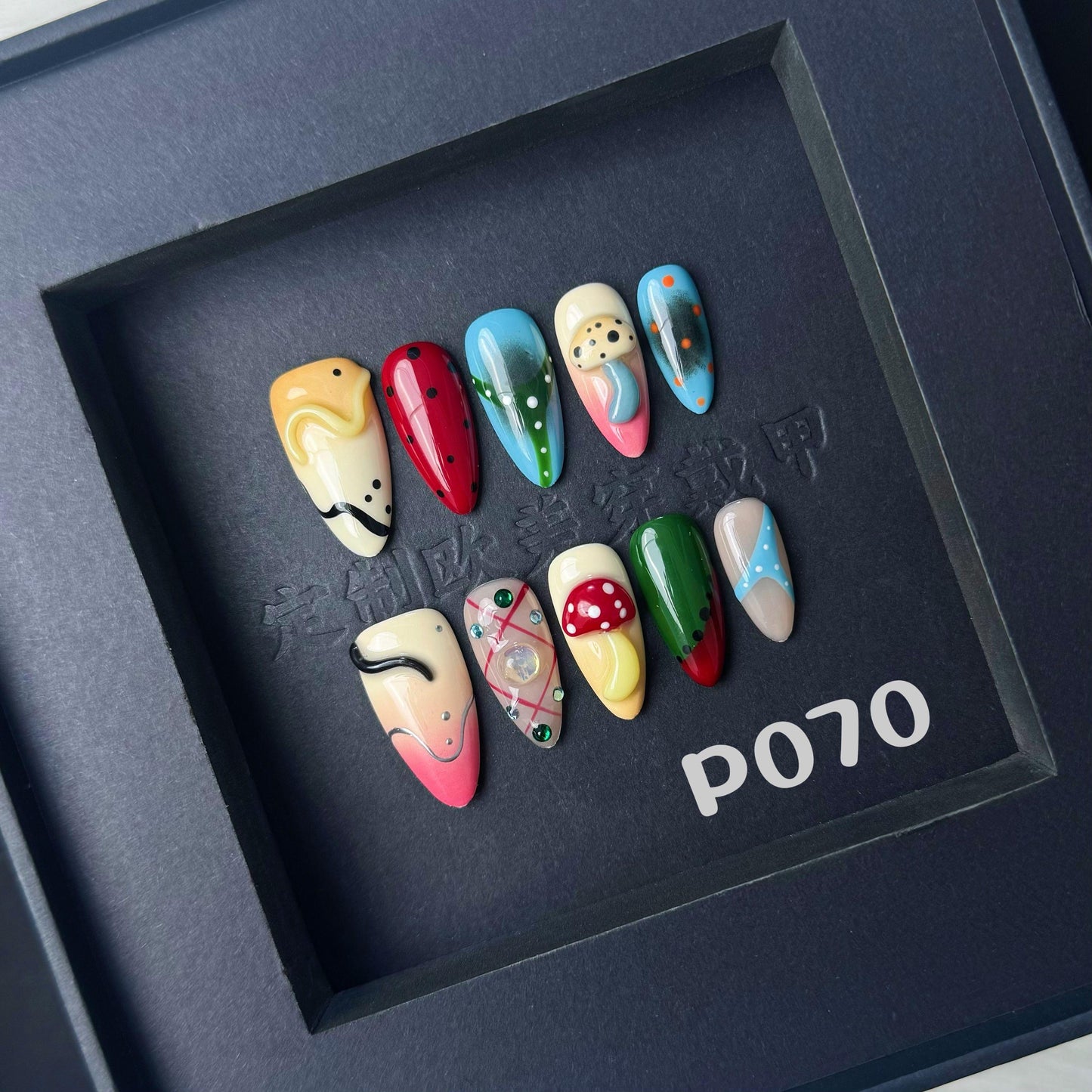 Handmade press on nail P070