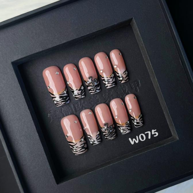 Handmade press on nail W075